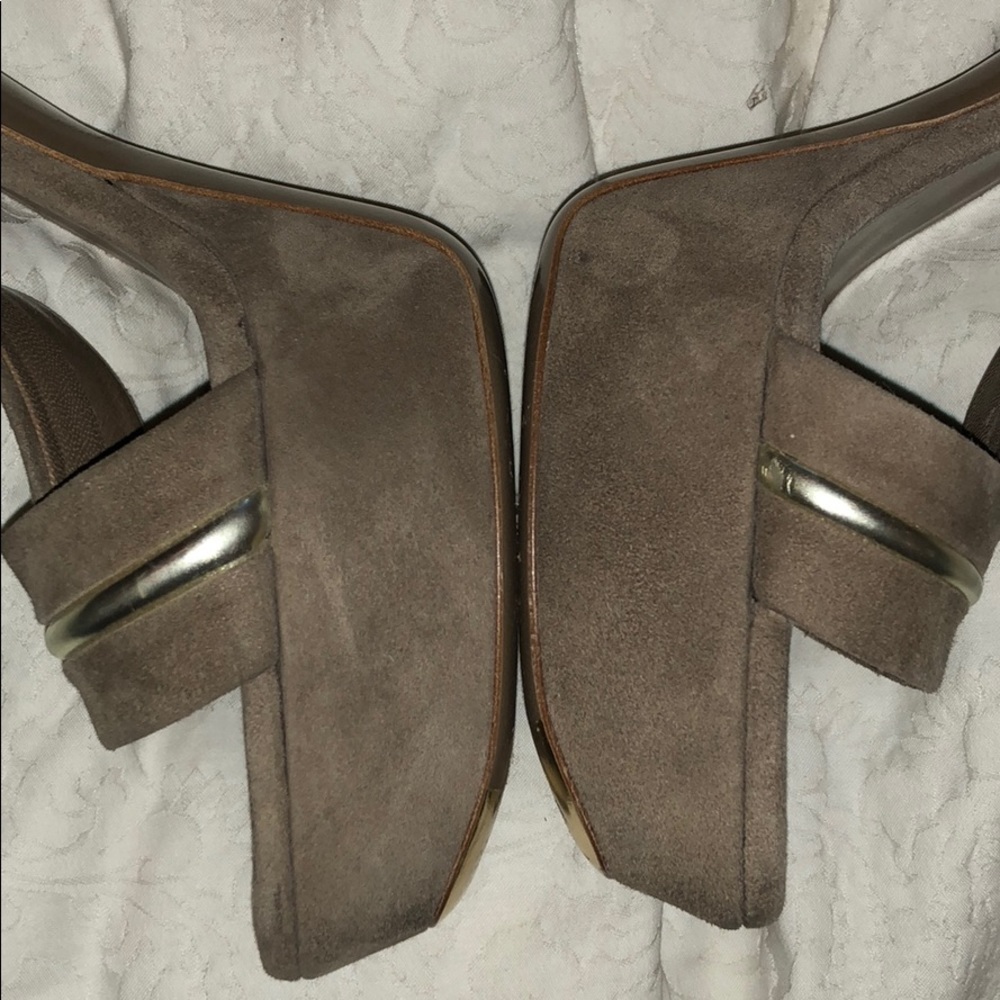 Gucci T Strap Sandle - Picture 5 of 8